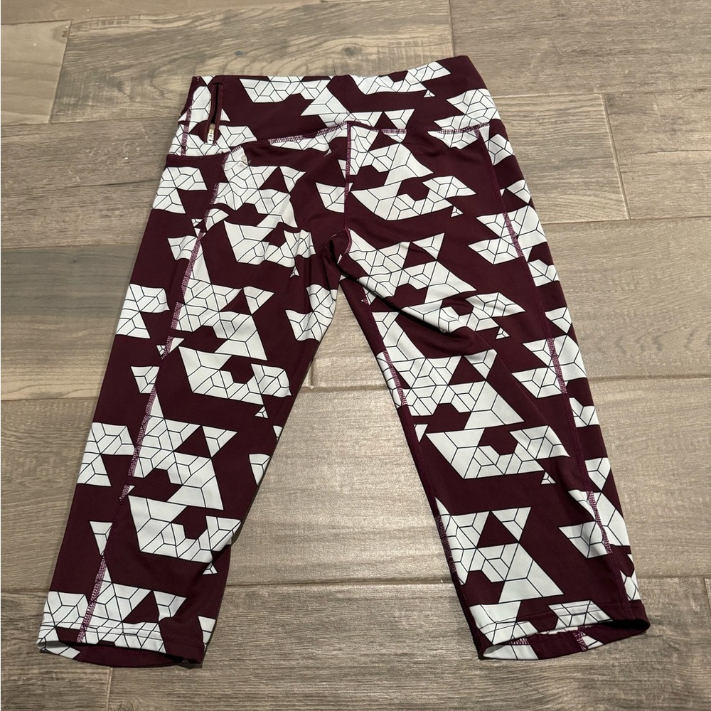 Oiselle Maroon Running Knickers - Picture 2 of 4